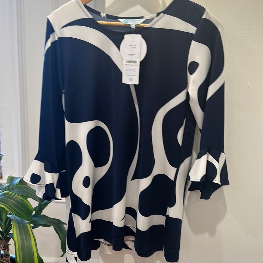 Women’s blue/ white print top